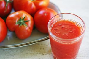 Giải rượu bằng nước ép cà chua