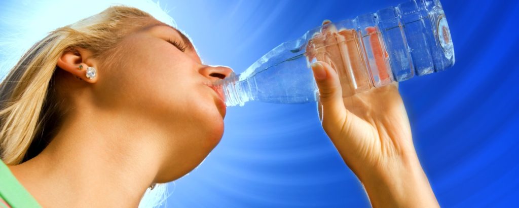 12 lợi ích của việc uống nước đối với da