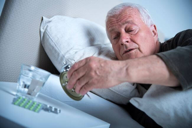 Một số loại thuốc cũng có thể là nguyên nhân người cao tuổi mất ngủ