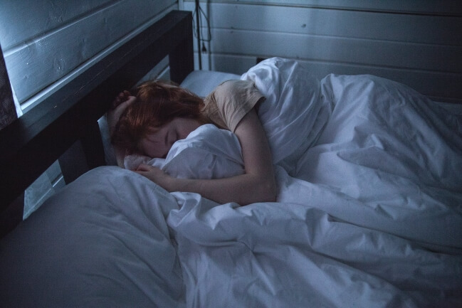 Ngủ sâu sẽ tách biệt bạn khỏi những tiếng động và chuyển động xung quanh
