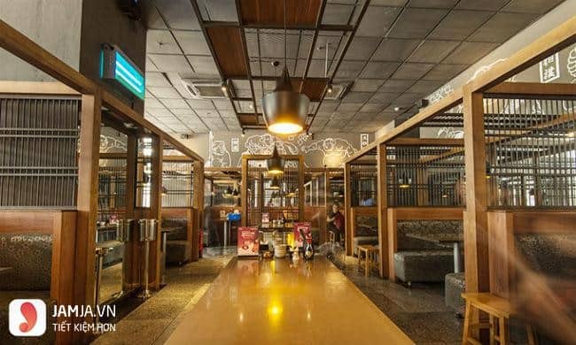 Khung cảnh bên trong nhà hàng lẩu nướng Daruma rất gần gũi và sang trọng