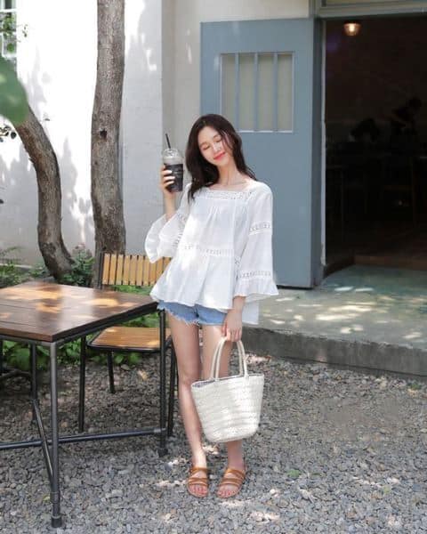 Phối quần short nữ với áo baby doll