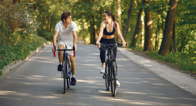 Đạp xe vừa giúp giảm cân, vừa giảm giúp stress - Bài tập giảm cân tại nhà