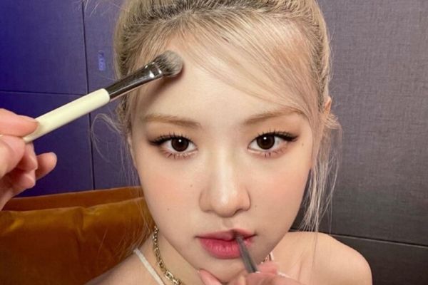 Sử dụng cọ trang điểm chất lượng - makeup lâu trôi 