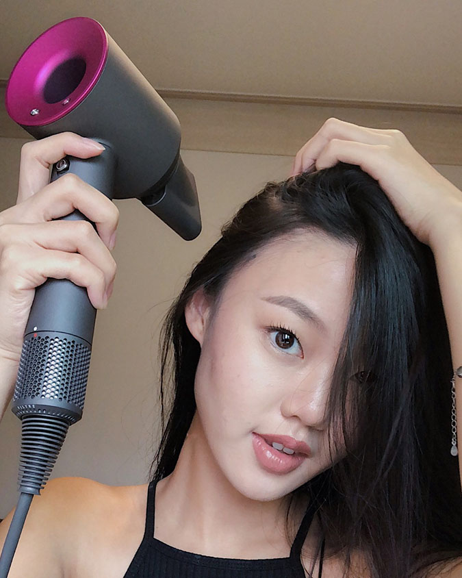 Tránh hướng máy sấy trực tiếp vào da đầu