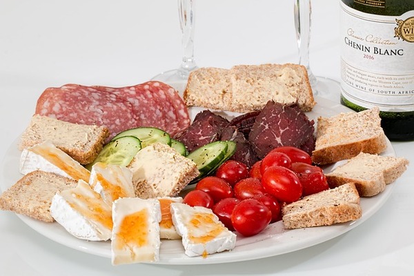 Nên bổ sung nhiều thực phẩm giàu protein