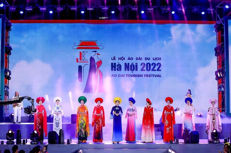 Chuong-trinh-trinh-dien-ao-dai-trong-le-hoi-ao-dai-ha-noi