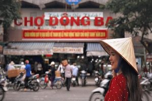 Chợ Đông Ba thu hút khách du lịch huế