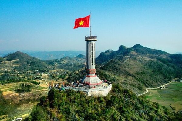 Một góc nhìn của Cột Cờ Lũng Cú - Tinh hoa của du lịch Hà Giang