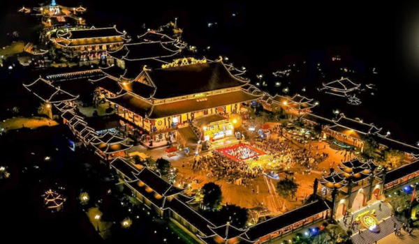 Lễ hội chùa Ba Vàng