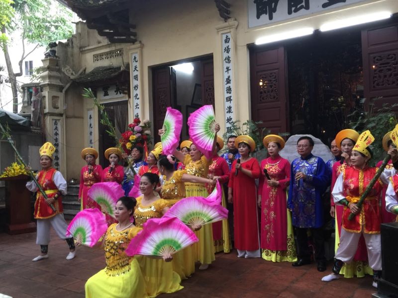 Chuong-trinh-van-nghe-trong-le-gio-to-lang-nghe-duc-dong-ngu-xa