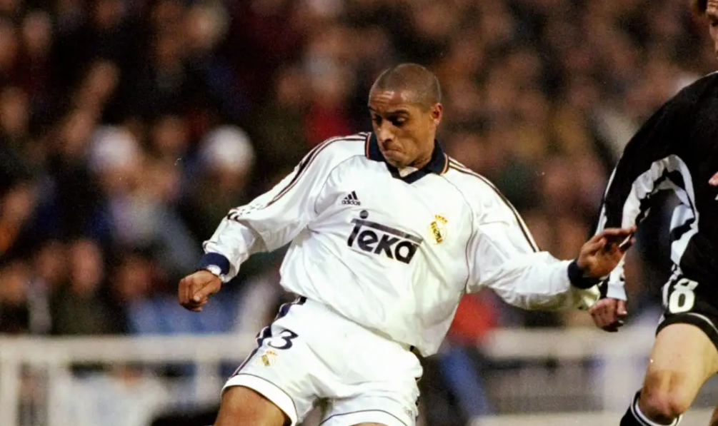 Trang phục sân nhà của Real Madrid mùa giải 1999 - 2000