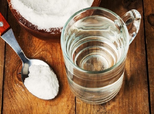 Nước nóng và muối được sử dụng để giải quyết tình trạng tắc nghẽn trong hệ thống thoát nước, một phương pháp đơn giản và hiệu quả tại nhà