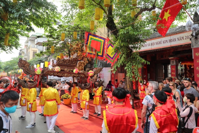 Le-hoi-dinh-Kim-Ngan-la-mot-le-hoi-Ha-Noi-ma-du-khach-khong-nen-bo-lo