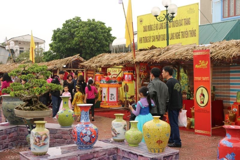 Le-hoi-lang-nghe-bat-trang-la-mot-le-hoi-ha-noi-co-khong-khi-soi-dong-vui-tuoi